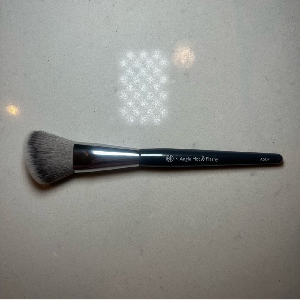BK Beauty Angie Hot & Flashy A507 Angled Blush Brush Never Used